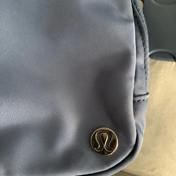 NWOT Lululemon Everywhere Belt Bag Ink Blue OG Original - Picture 2 of 13